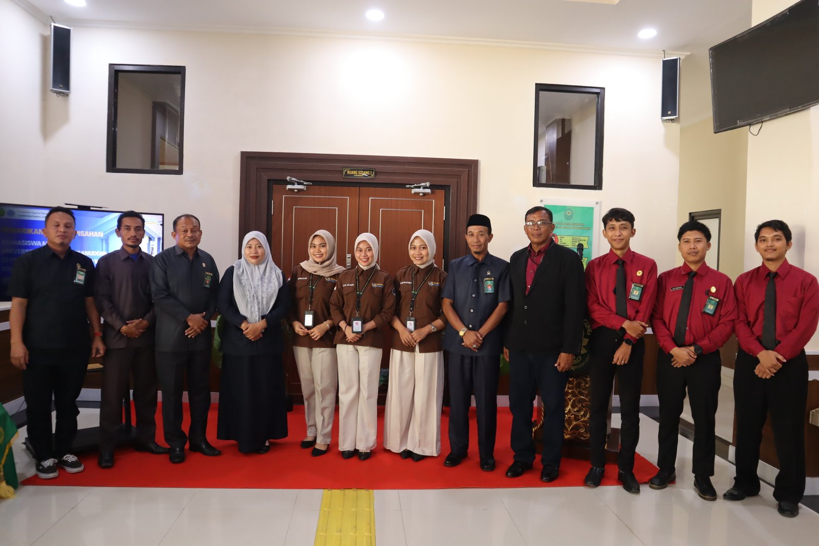 Foto bersama mahasiswa Dayanu